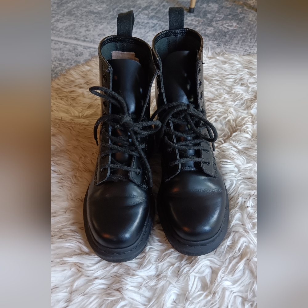 Womens 5m Dr. Martens Classic Black Lace-Up Boots